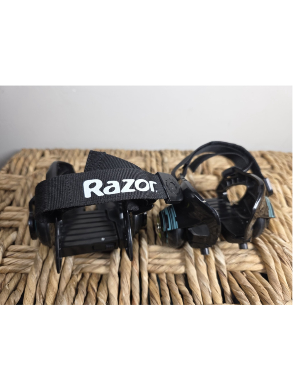 Razor Jetts Heel Wheels Clip-On Heel Skates – Black/Green/Blue